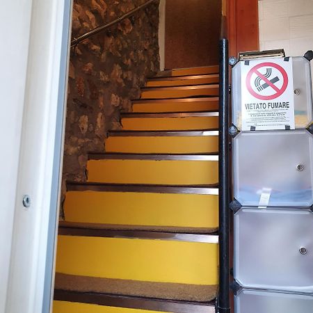 Dora Baltea Monolocale Primo Piano Mansarda Secondo Piano Verona Pokoj fotografie