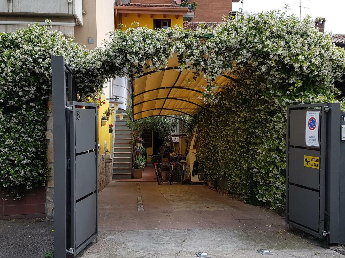 Dora Baltea Monolocale Primo Piano Mansarda Secondo Piano Verona Exteriér fotografie