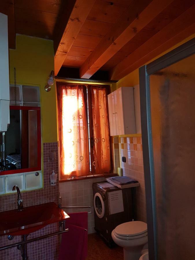 Dora Baltea Monolocale Primo Piano Mansarda Secondo Piano Verona Exteriér fotografie