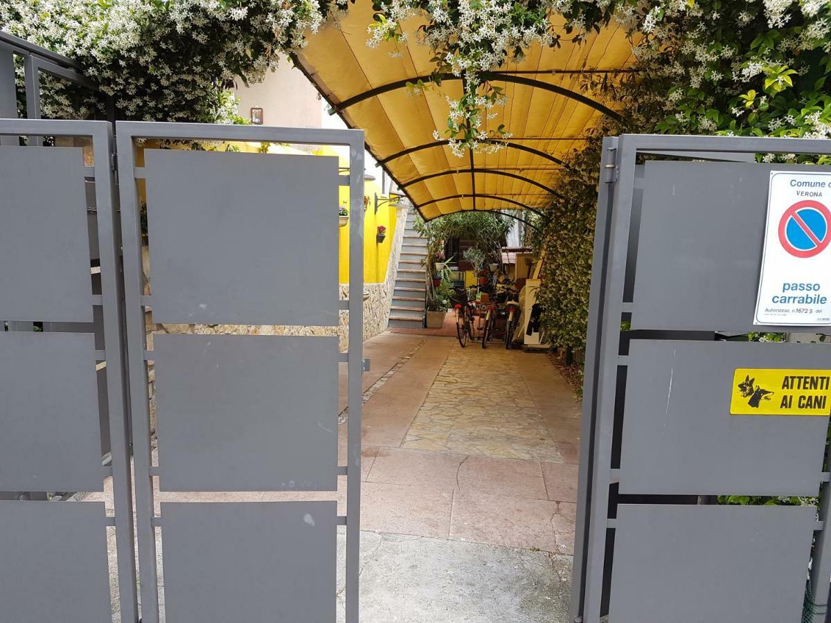 Dora Baltea Monolocale Primo Piano Mansarda Secondo Piano Verona Exteriér fotografie