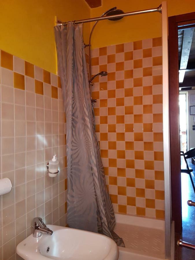 Dora Baltea Monolocale Primo Piano Mansarda Secondo Piano Verona Exteriér fotografie