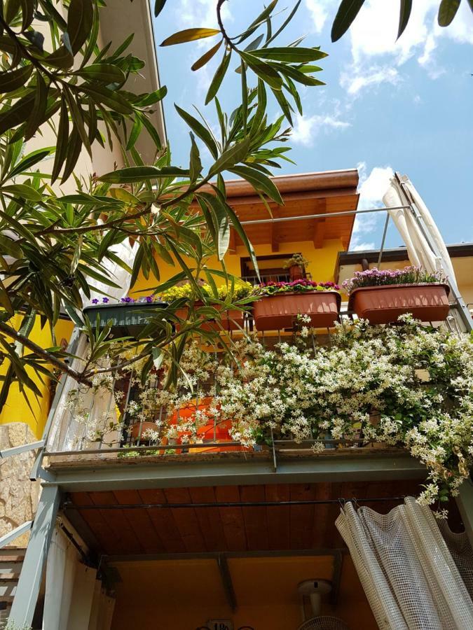 Dora Baltea Monolocale Primo Piano Mansarda Secondo Piano Verona Exteriér fotografie
