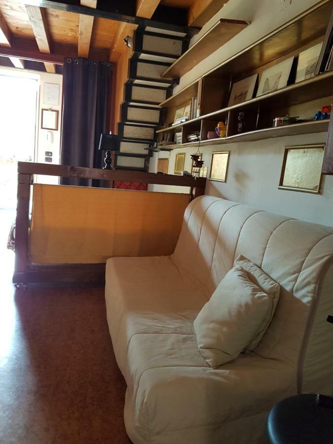 Dora Baltea Monolocale Primo Piano Mansarda Secondo Piano Verona Exteriér fotografie