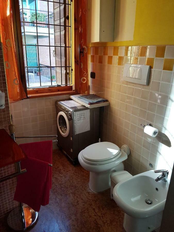 Dora Baltea Monolocale Primo Piano Mansarda Secondo Piano Verona Exteriér fotografie