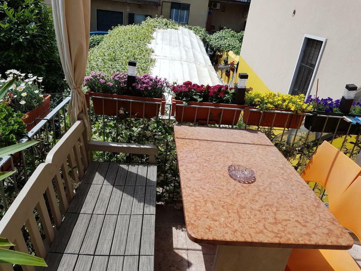 Dora Baltea Monolocale Primo Piano Mansarda Secondo Piano Verona Exteriér fotografie