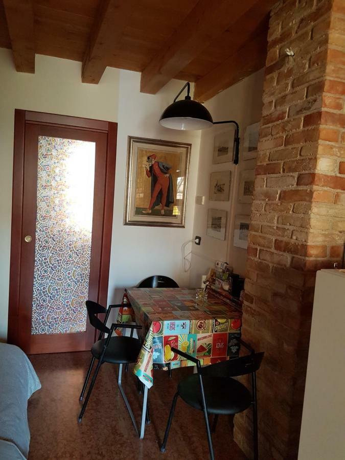 Dora Baltea Monolocale Primo Piano Mansarda Secondo Piano Verona Exteriér fotografie