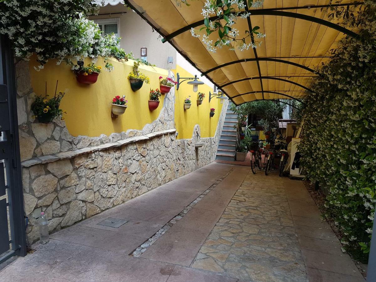 Dora Baltea Monolocale Primo Piano Mansarda Secondo Piano Verona Exteriér fotografie