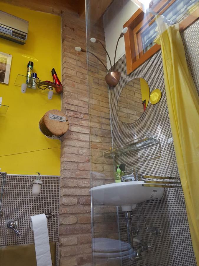 Dora Baltea Monolocale Primo Piano Mansarda Secondo Piano Verona Exteriér fotografie