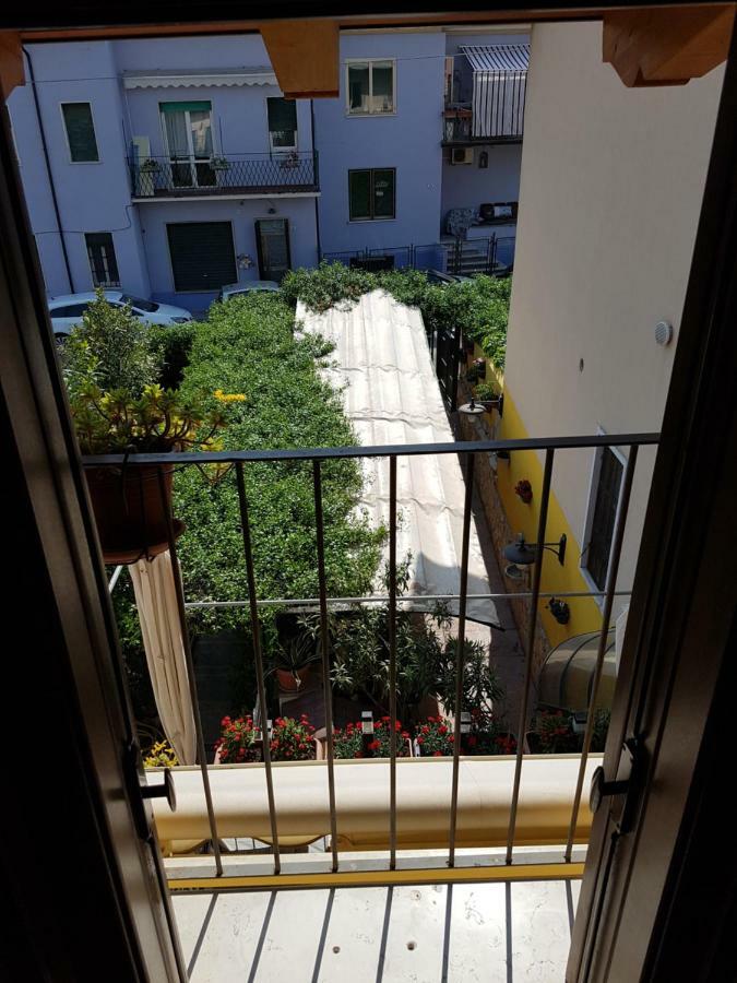 Dora Baltea Monolocale Primo Piano Mansarda Secondo Piano Verona Exteriér fotografie