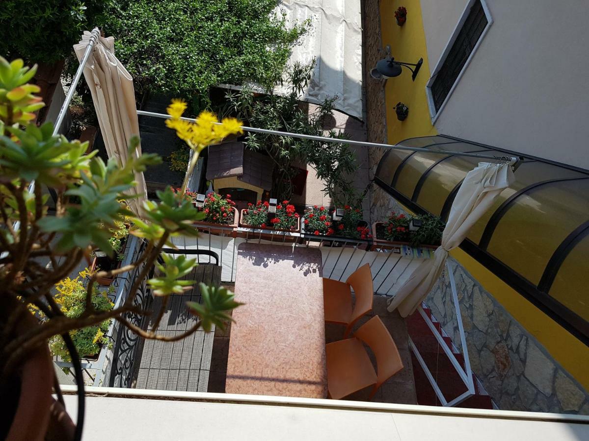 Dora Baltea Monolocale Primo Piano Mansarda Secondo Piano Verona Exteriér fotografie