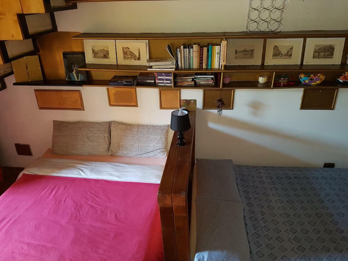 Dora Baltea Monolocale Primo Piano Mansarda Secondo Piano Verona Exteriér fotografie