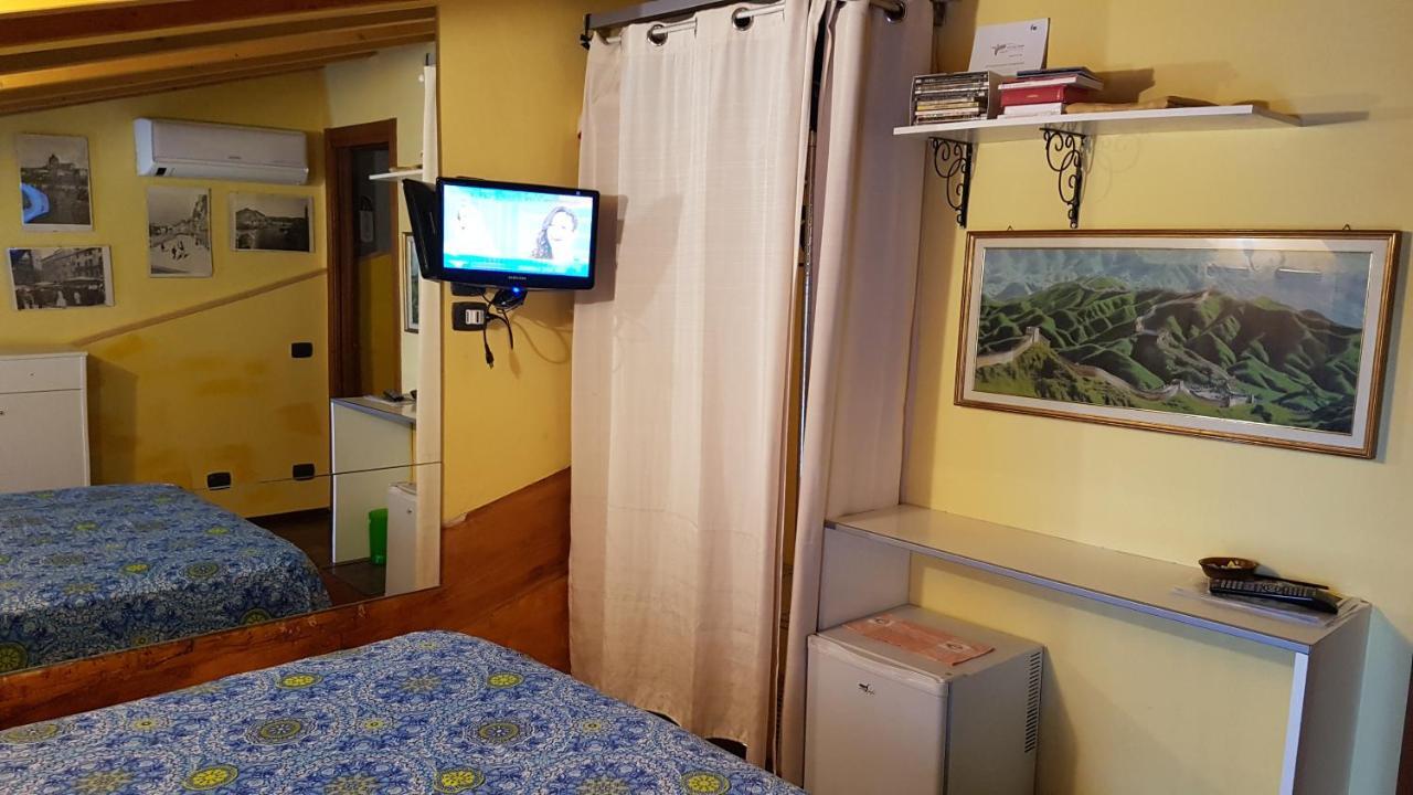 Dora Baltea Monolocale Primo Piano Mansarda Secondo Piano Verona Exteriér fotografie